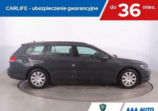 Volkswagen Passat cena 45000 przebieg: 228492, rok produkcji 2015 z Chełmża małe 254